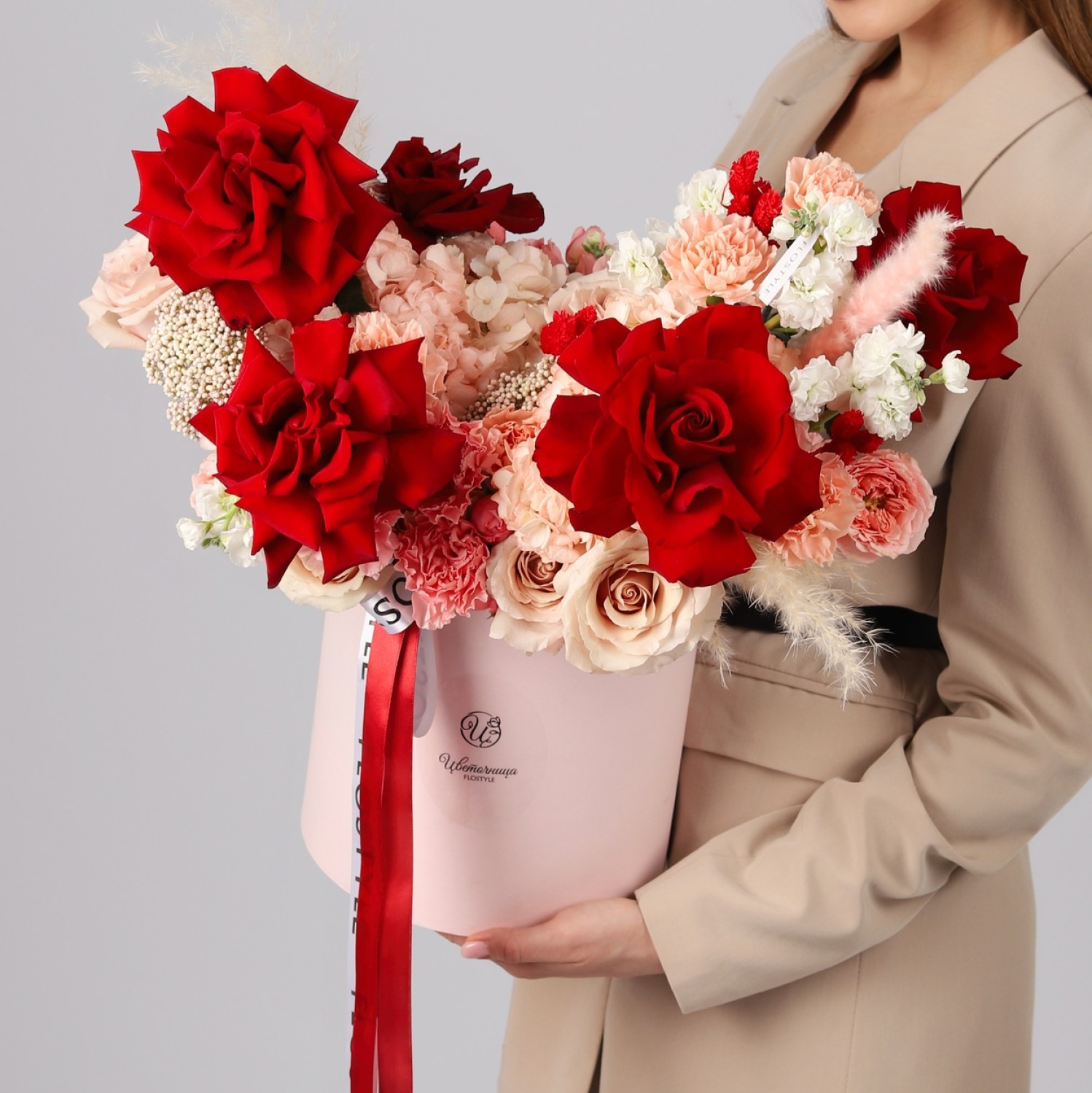 cvety v korobke gortenziya s francuzskimi rozami 3